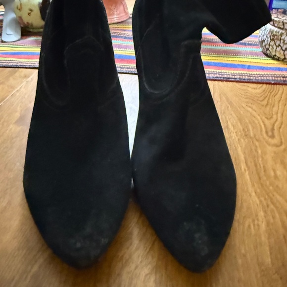 B. Makowsky Black Suede Boots | Pre-Owned | Size 8.5 - Picture 2 of 16